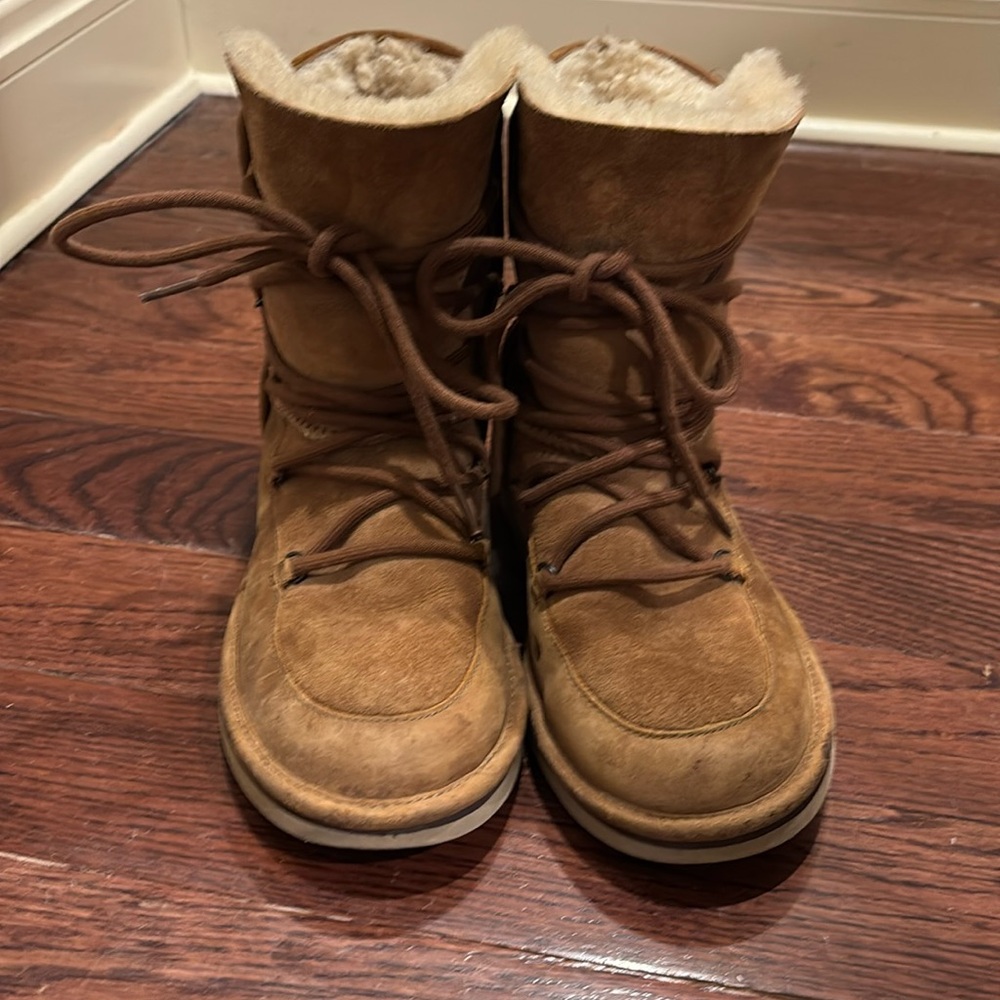 Uggs Lace Up Boots Women’s Size 8